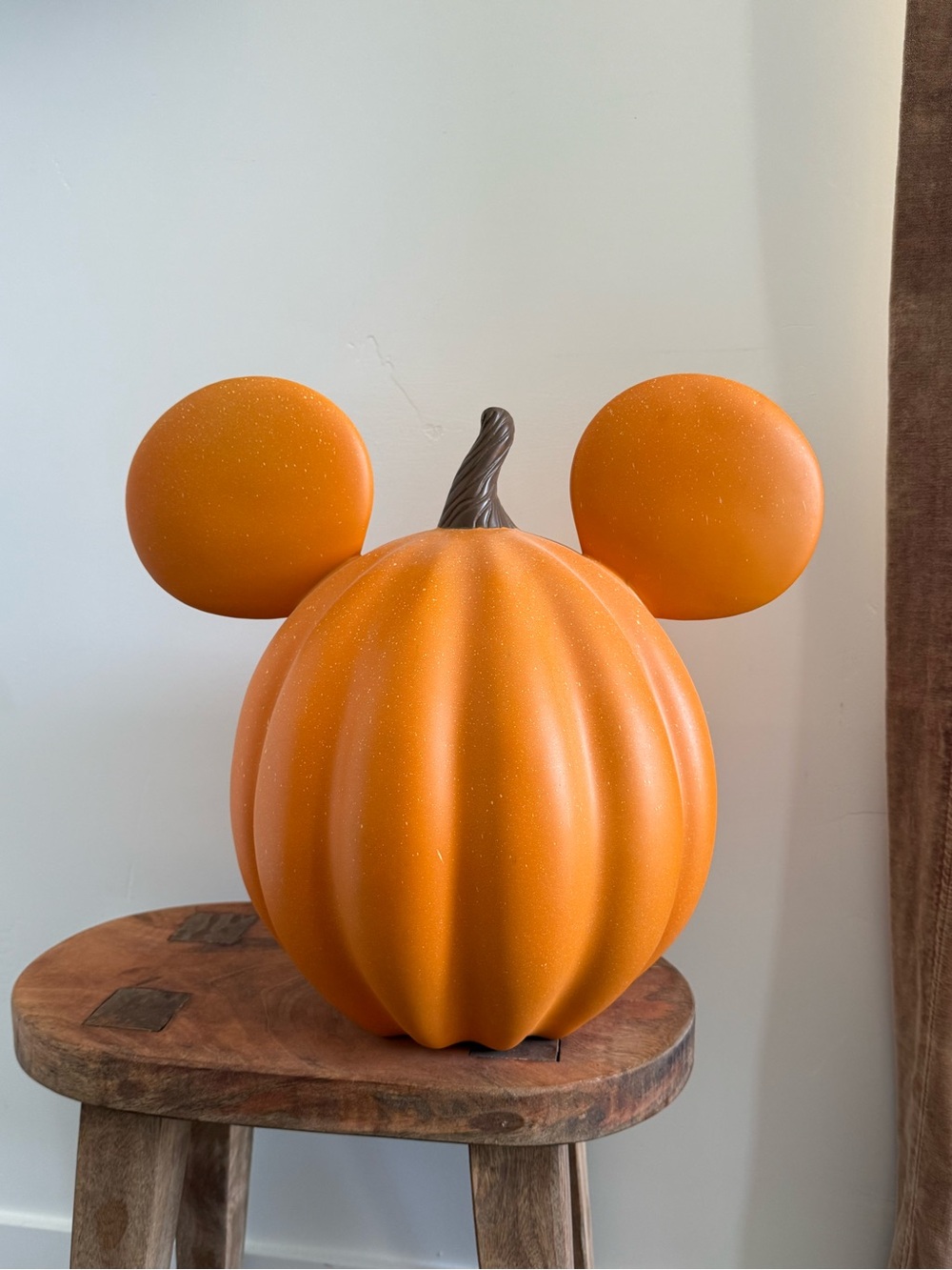 Pottery Barn Large Disney Mickey Mouse and Friends Pumpkin Luminary - Picture 4 of 6